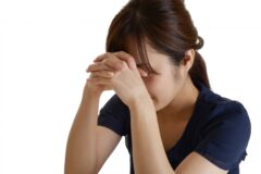 助けて、私はつらいの。孤独から逃れたいのよ。